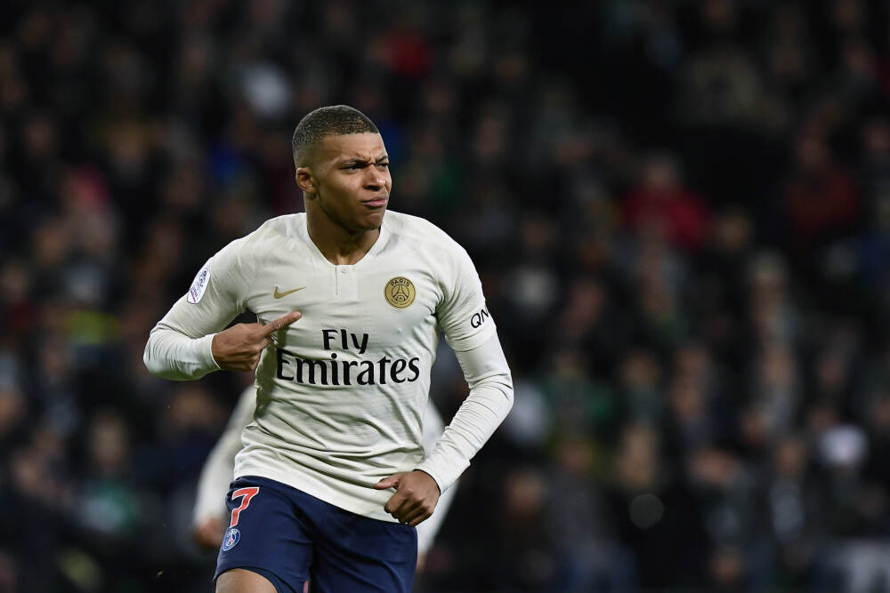 宁德时代将召开临时股东会审议多项重要议案，涉及章程修订与董事补选等